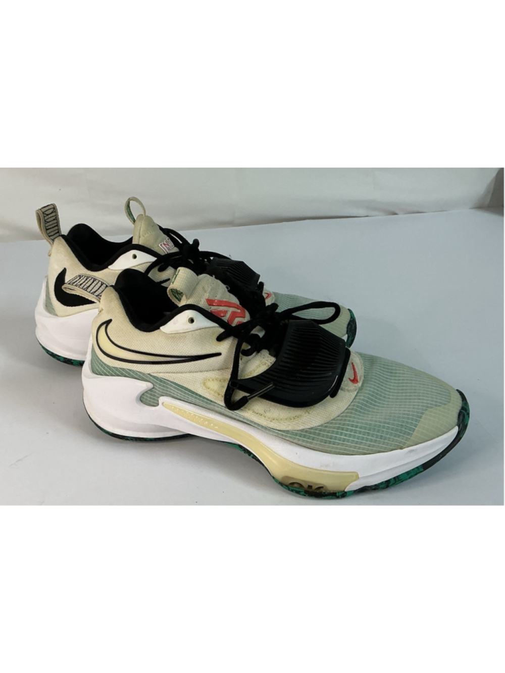 Nike Zoom Freak 3 Emerald Green Men's Size 8.5 Athletic ,Basketball , no box.